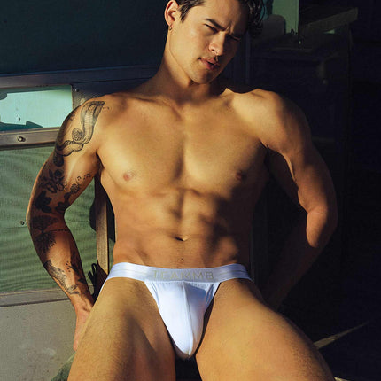 Teamm8 Icon Sport brief modal white